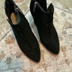 Women’s Size 6 Laser-cut Booties